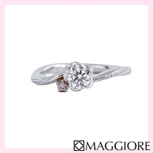 MAGGIORE アートダイヤモンド（マジョーレ）:【マジョーレ】梅の花に蕾をイメージにピンクダイヤを添えた可憐なエンゲージリング