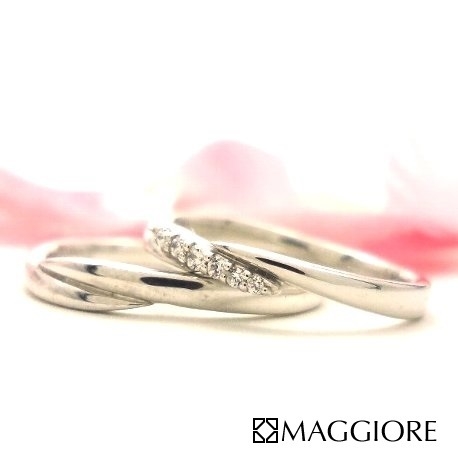 MAGGIORE アートダイヤモンド（マジョーレ）:【マジョーレ】斜めに並ぶ７石のダイヤがアクセントの華やかなマリッジリング