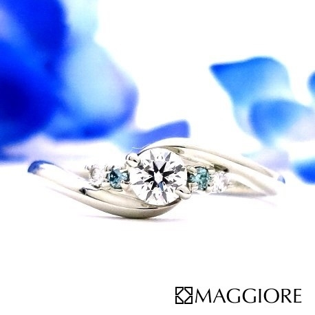 MAGGIORE アートダイヤモンド（マジョーレ）:【マジョーレ】ダイヤを包み込むような優しいデザインがフィットするエンゲージリング