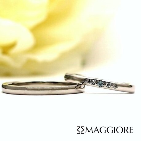 MAGGIORE アートダイヤモンド（マジョーレ）:【マジョーレ】シンプルストレートラインに5つのダイヤが並ぶ華やかなマリッジリング
