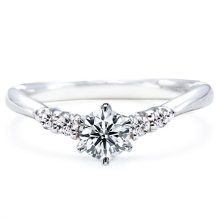 指が長く美しく見える！人気のVライン0.3カラットダイヤの婚約指輪が24万5千円