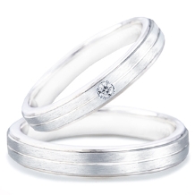 シャープラインにつや消し加工★男女ともに人気のプラチナ結婚指輪がペア17万円