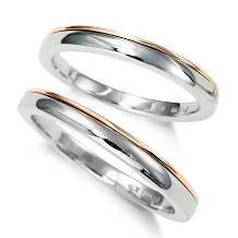 プラチナとピンクのコンビカラーが人気★シンプル結婚指輪がペアで19万円！