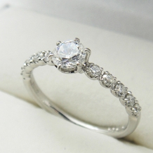 美輪宝石:重ね着けでゴージャスに！人気のハーフエタニティタイプ0.3ct婚約指輪が23万円