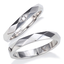 個性的なカットラインが目を引く★プラチナダイヤモンド結婚指輪ペアで18万4千円！