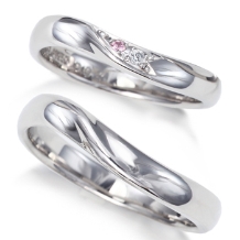 ピンクサファイアをアクセントにした可愛い結婚指輪★プラチナペア16万9千円
