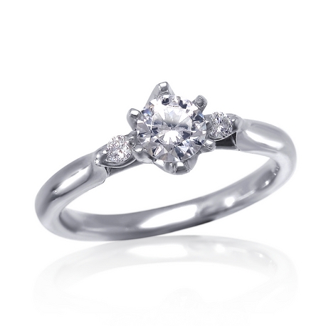 【価格１８万円】シンプルで美しい輝きを放つ人気の大きさ0.3ctのダイヤ婚約指輪