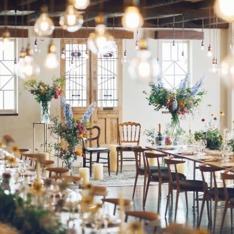 結婚式場：【60分完結】見積比較×先輩カップルの実例公開会！衣装特典付