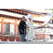 京都・祇園八坂神社で国宝本殿・重文舞殿で結婚式を。全国的にも少ない国宝や重文で本格的神前結婚式。夫婦神、良縁のお社でもあり、挙式だけは行いたいというカップルにも最適。お二人の永遠に生涯華を添えます。
