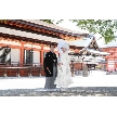 京都・祇園八坂神社で国宝本殿・重文舞殿で結婚式を。全国的にも少ない国宝や重文で本格的神前結婚式。夫婦神、良縁のお社でもあり、挙式だけは行いたいというカップルにも最適。お二人の永遠に生涯華を添えます。