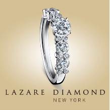 ラザール ダイヤモンド ブティック:【アストリア】大粒メレダイヤと小さなメレダイヤ。ダイヤを堪能できる贅沢なデザイン