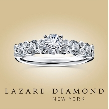 ラザール ダイヤモンド ブティック:【アストリア】大粒メレダイヤと小さなメレダイヤ。ダイヤを堪能できる贅沢なデザイン