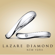 ラザール ダイヤモンド ブティック:【バワリー】NY最先端の華やかなエリアを思わせる洗練のカーブが、心地よくフィット