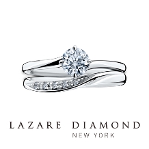 ラザール ダイヤモンド ブティック:【ミスト】優しいひねりが加えられ、エレガントで印象的なデザイン。