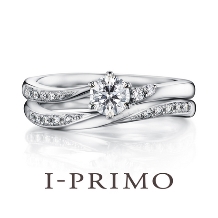 I-PRIMO(アイプリモ):＜アンドロメダ＞アシンメトリーなダイヤ配置で華やかに魅せるリング