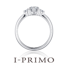 I-PRIMO(アイプリモ):【メティス】6本の立て爪で留められたセンターダイヤモンドをいっそう引き立てます