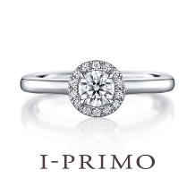 I-PRIMO(アイプリモ):＜フォーマルハウト＞センターが大きく見えるメレダイヤが取り巻くデザイン