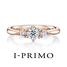 I-PRIMO(アイプリモ):＜メティスYG＞6本の立て爪で留められたセンターダイヤモンドをいっそう引き立てる