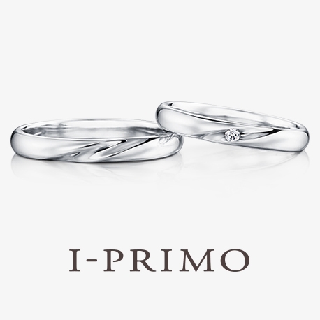 I-PRIMO(アイプリモ):＜マイヤ＞斜めのラインにダイヤモンドが煌めくシンプルで飽きのこないデザイン