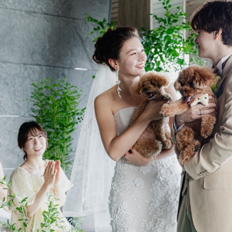 OCEAN&RESORT MARIZON（オーシャン＆リゾート　マリゾン）:【ペット婚プラン】大切な家族と一緒に*「挙式＆パーティ」どちらもOK♪ワンちゃんの食材制限にも対応★:【Ocean & Resort Marizon】★ペット婚5大特典★【1】わんちゃんのコース料理プレゼント【2】挙式演出でペットも活躍できる♪手形結婚証明書＆リングドッグができる（パパが抱っこしてもOK）【3】ペット専用ソファでフォトジェニックな写真が撮れる【4】おもちゃやグッズの貸し出しOK【5】ペットとの一緒の打ち合わせOK♪リモート対応もできる