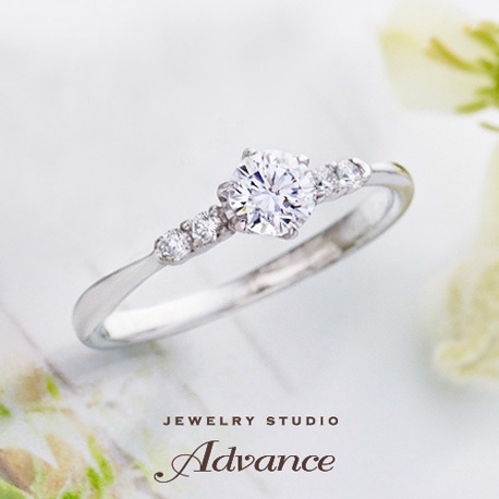 JEWELRY STUDIO Advance:Lace(レース)『センターダイヤが際立つ華奢なアーム』