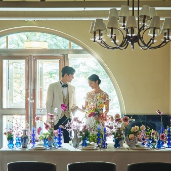 旧逓信省別館（きゅうていしんしょうべっかん　国登録有形文化財）:【少人数プラン】親しいゲストと叶える充実の少人数パーティープラン:登録有形文化財の洋館を1組で貸切に。水・光・緑溢れるレトロモダンなウエディング昭和4年に建造された「旧逓信省芦屋別館」。昭和モダンと現代のセンスが融合した隠れ家のような空間を貸切にして非日常的なウエディングが叶えられる。文化庁の登録有形文化財にも登録された他、優れたリノベーションにより平成23年2月9日にベルカ賞を受賞。