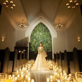 結婚式場：AM×初めて見学がお得◎最大180万優待×美食の体験×緑チャペル