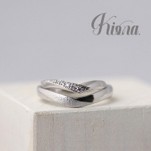 atelier Kiona.（アトリエ キオナ）:流れが綺麗！ダイヤ煌めくキレイ目デザインの結婚指輪★