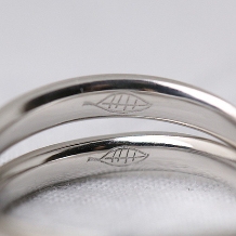 atelier Kiona.（アトリエ キオナ）:流れが綺麗！ダイヤ煌めくキレイ目デザインの結婚指輪★
