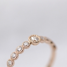 atelier Kiona.（アトリエ キオナ）:【普段使いにもオススメ】ハーフエタニティと一粒ダイヤのいいとこ取りな婚約指輪