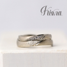 ちょい足しミルグレインでクラシカルな雰囲気をプラス♪ホワイトゴールドの結婚指輪