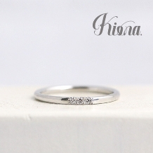 atelier Kiona.（アトリエ キオナ）:10万円以下！華奢なリングにさりげなくダイヤをセットした可愛らしい結婚指輪♪