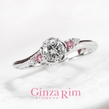 Ginza Rim／銀座リム:【銀座リム／ダリア】ダイヤモンドの花が咲き誇る、可憐なエンゲージリング