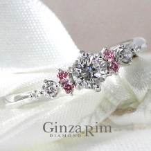 【銀座リム／アナベル】4石のピンクダイヤが贅沢に煌めく、華やか＆可憐な婚約指輪