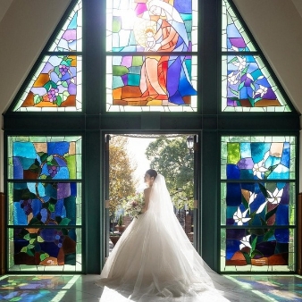 BRIDALFORT（ブライダルフォート）:【挙式のみ37.4万円】 輝くステンドグラスのチャペルで本格挙式プラン
