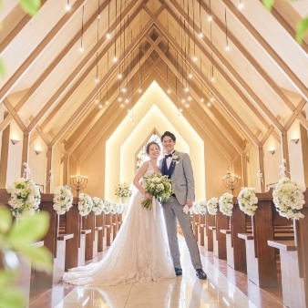 結婚式場：＼チャペルリニューアル／ステンドグラス煌くチャペル×美食体験
