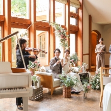 ＶＩＬＬＡ　ｄｅ　ＥＳＰＯＩＲ （エスポワール）:【少人数×披露宴＊2027年4月迄】挙式・音響・司会・料理・ケーキ・飲料・衣裳3点・美容・引出物等込み