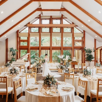 ＶＩＬＬＡ　ｄｅ　ＥＳＰＯＩＲ （エスポワール）:2026年4・5・6月＊50名179万円【118万円お得】森のリゾート貸切♪シーズンプラン:＼広大な敷地を貸切！成田で叶えるシエル（大空）ウエディング／◆一歩足を踏み入れた瞬間に広がる南プロヴァンスの別世界◆温もり溢れる空間と地元で愛されるレストランの美食＼1件目のフェア参加がダントツ人気！／◆「人と人のつながり」を何よりも大切にする同館ならではの心温まる記念日をデザイン◆敷地まるごと貸切りだからこそ叶う多彩な演出&挙式～披露宴までずっと愛犬と過ごせるウエディングなど理想をカタチにしてくれるから初めての結婚式場見学に指名多数♪