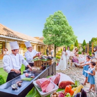 ＶＩＬＬＡ　ｄｅ　ＥＳＰＯＩＲ （エスポワール）:【夏季限定】貸切ガーデンで叶う！グランピング挙式&バーベキュープラン:＼広大な敷地を貸切！成田で叶えるシエル（大空）ウエディング／◆一歩足を踏み入れた瞬間に広がる南プロヴァンスの別世界◆温もり溢れる空間と地元で愛されるレストランの美食＼1件目のフェア参加がダントツ人気！／◆「人と人のつながり」を何よりも大切にする同館ならではの心温まる記念日をデザイン◆敷地まるごと貸切りだからこそ叶う多彩な演出&挙式～披露宴までずっと愛犬と過ごせるウエディングなど理想をカタチにしてくれるから初めての結婚式場見学に指名多数♪