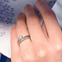 杢目金屋（もくめがねや）:【杢目金屋】優美な流れが指を美しく見せてくれる婚約指輪「月桜」