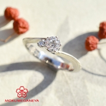 【杢目金屋】優美な流れが指を美しく見せてくれる婚約指輪「月桜」