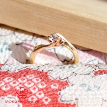 【杢目金屋】指先を華やかに彩るピンクゴールドの優美な婚約指輪「桜一輪」