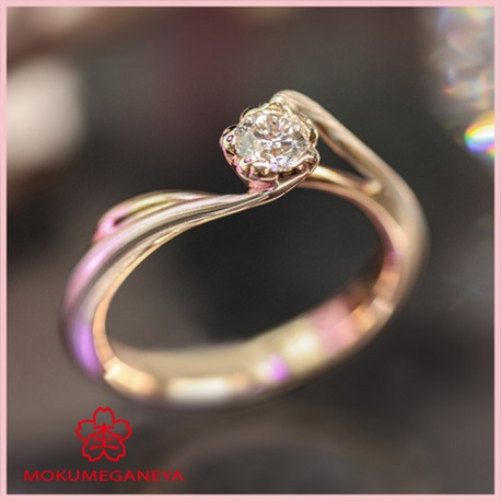杢目金屋（もくめがねや）:【杢目金屋】指先を華やかに彩るピンクゴールドの優美な婚約指輪「桜一輪」