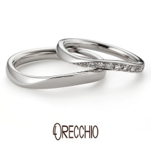 ＜イランイラン＞結婚指輪　緩やかなカーブとメレダイヤが女性の手元を美しく演出