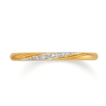 ＯＲＥＣＣＨＩＯ（オレッキオ）:＜カント＞結婚指輪　ストレートアームを斜めに走るラインとダイヤモンドがポイント