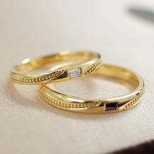 ＯＲＥＣＣＨＩＯ（オレッキオ）:＜フランキンセンス＞結婚指輪　ミル打ちの曲線とバゲットダイヤが光る
