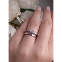 ＯＲＥＣＣＨＩＯ（オレッキオ）:＜ジャスミン＞婚約指輪　エメラルドカットダイヤ×マーキスダイヤ
