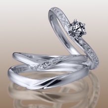 ダイヤモンド専門店　ＫＡＯＫＩ（カオキ）:指を長く、そして美しく見せてくれるＶ字×メレダイヤは誰にも負けない自慢のリング。