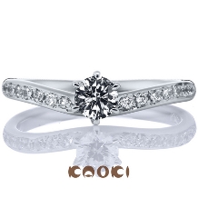 ダイヤモンド専門店　ＫＡＯＫＩ（カオキ）:指を長く、そして美しく見せてくれるＶ字×メレダイヤは誰にも負けない自慢のリング。