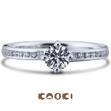 細身で立派に輝く婚約指輪。大人花嫁に大人気！エタニティタイプの婚約指輪！